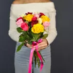 15 разноцветных роз 40 см Кения