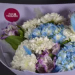 Воздушный букет с гортензиями, альстромериями и кустовой хризантемой