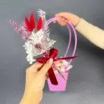 Сумочка с конфетами «Raffaello» и сухоцветами